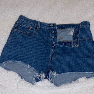 Women’s Levi’s High Rise button fly cut off jeans 100% cotton